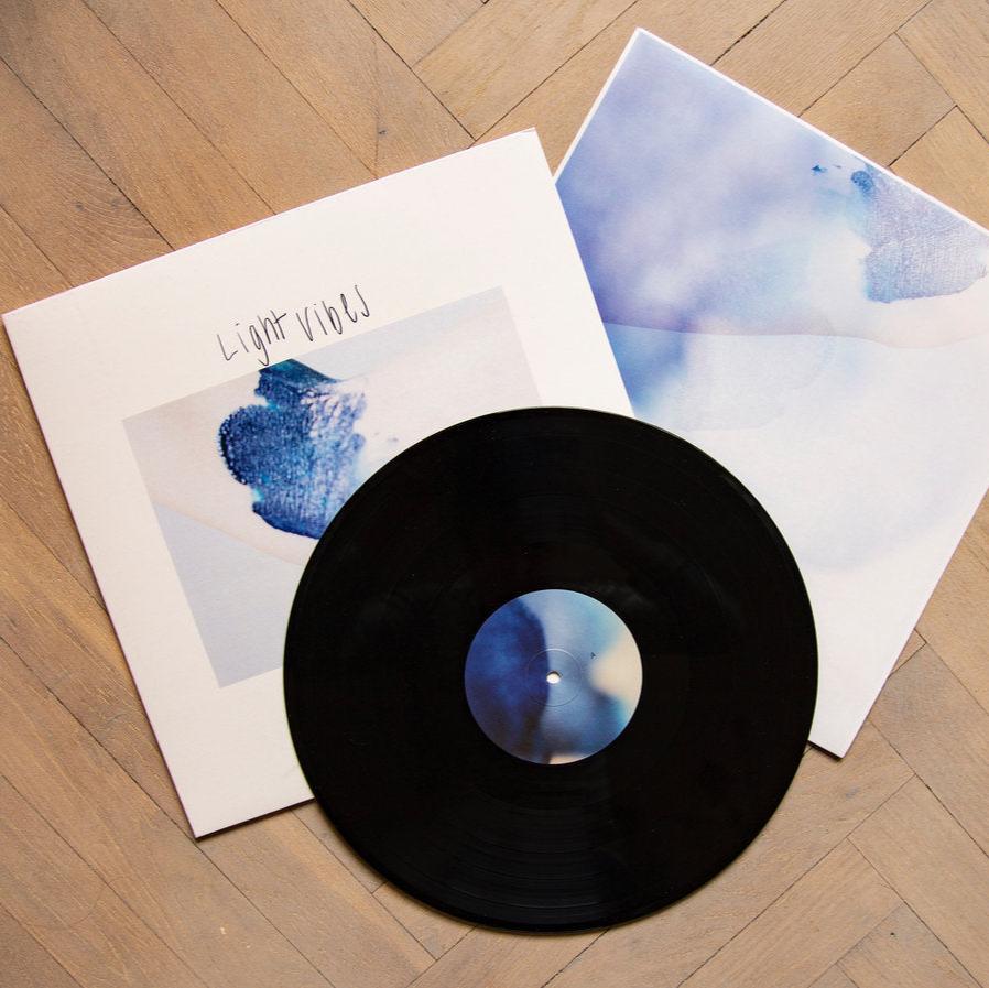 Light Vibes - Past/Present (svart vinyl)